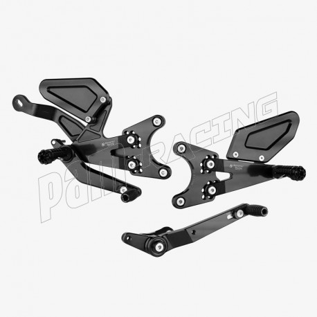 Commandes reculées + support échappement Akrapovic Bonamici Racing R1 2015-2025
